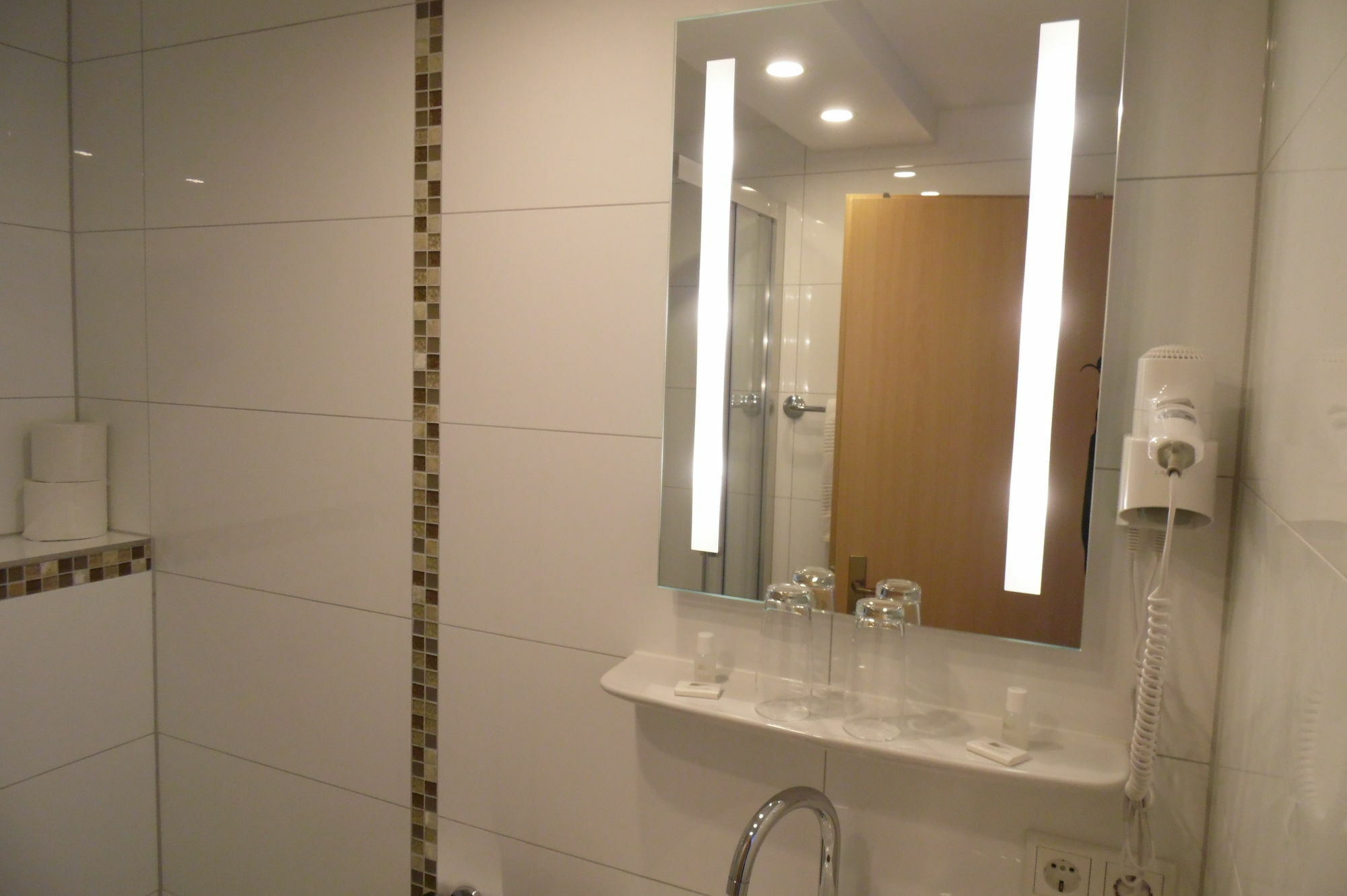 Rheinmetropole Hotel ดุสเซลดอร์ฟ ภายนอก รูปภาพ